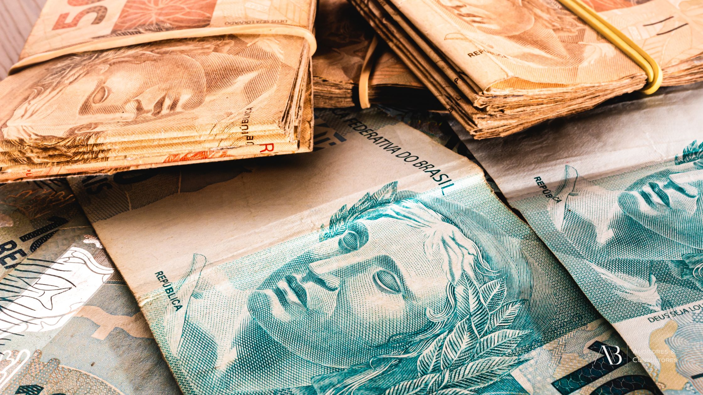 Salário mínimo é reajustado para R$ 1.621 e passa a valer em 1º de janeiro de 2026